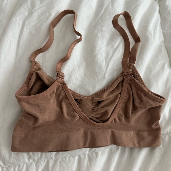 SKIMS Seamless Sculpt Bralette - Picture 2 of 3